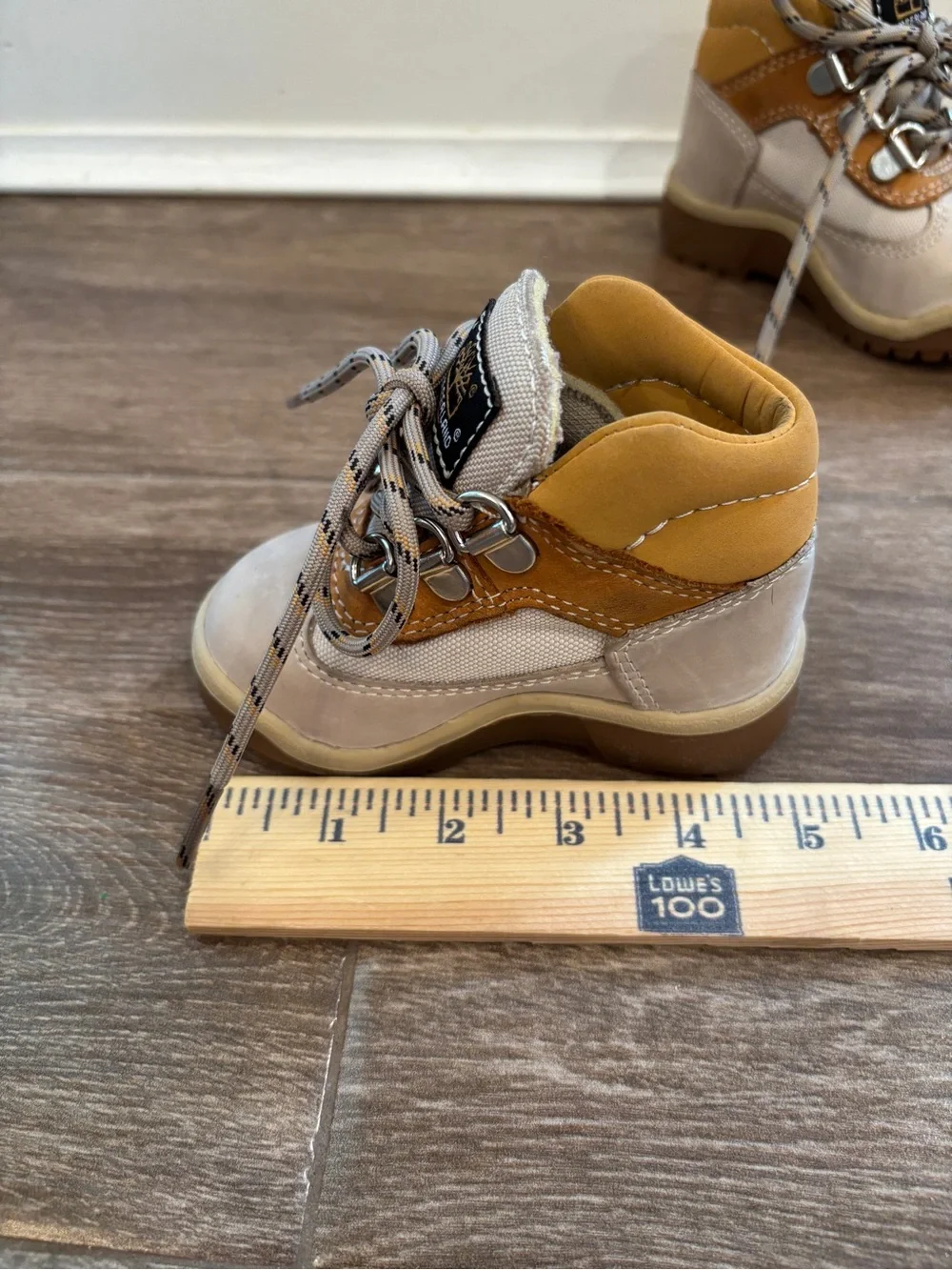 Timberland Kids Cream and Tan Outdoor Lace-Up Boots Toddler Size 4.5 Boys Hiking